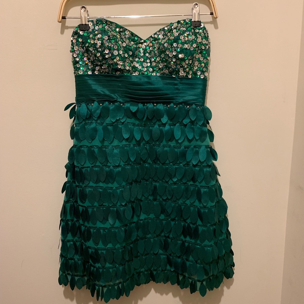 Formal dress / cocktail
